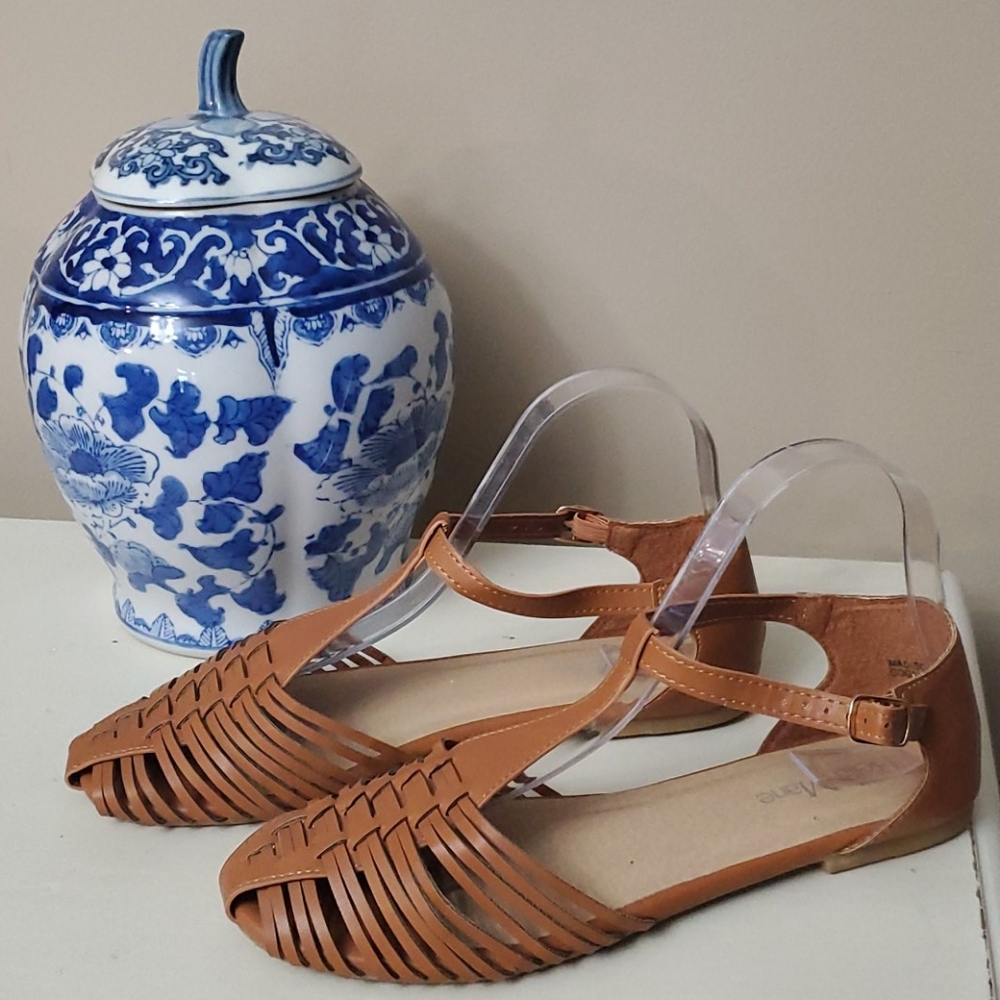 Bella Marie shoes size 8.5 camel